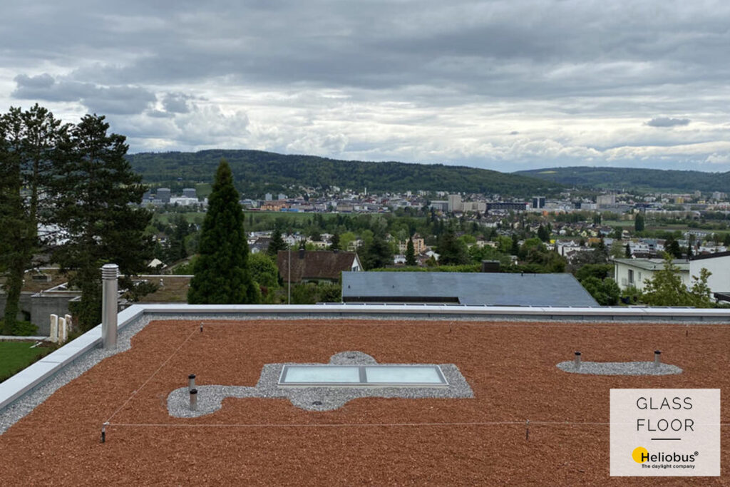 Ansicht eines Daches mit einem Oberlichtsystem von Glassfloor Heliobus